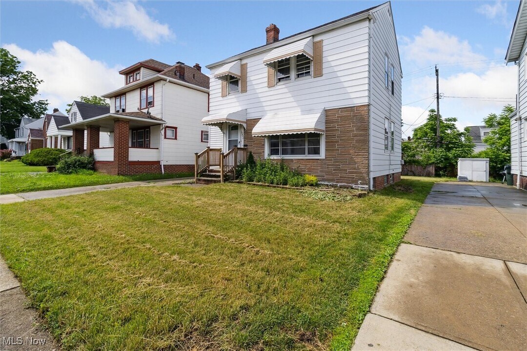 10805 Plymouth Ave in Garfield Heights, OH - Building Photo
