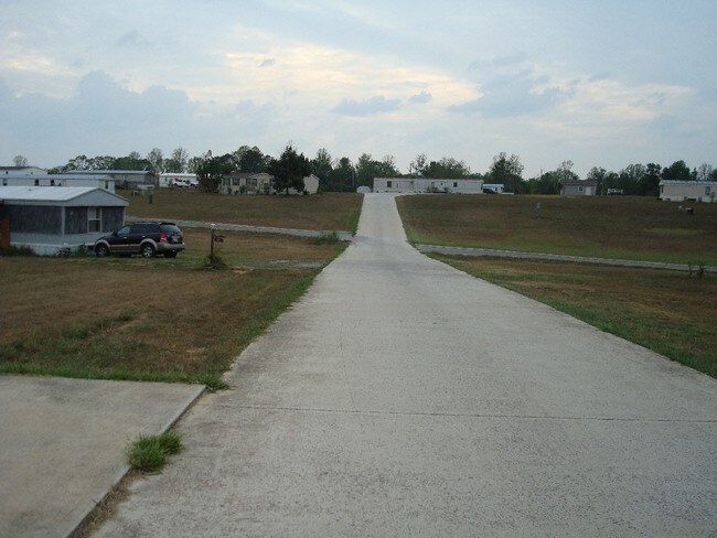 8147 Candies Creek Ridge in Charleston, TN - Foto de edificio - Building Photo