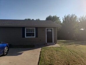 204 Honey Bee Dr in Joshua, TX - Building Photo - Building Photo