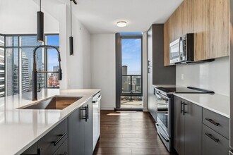 350 N Canal St in Chicago, IL - Building Photo - Building Photo