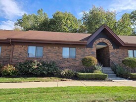 38664 Harrison Creek Ct in Harrison Township, MI - Building Photo