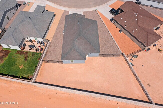 1056 Nalito Beltran Pl in Horizon City, TX - Building Photo - Building Photo