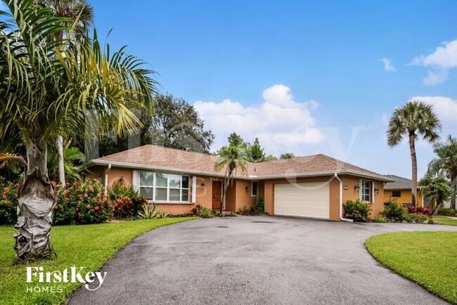 1351 Tanglewood Pkwy in Ft. Myers, FL - Building Photo - Building Photo