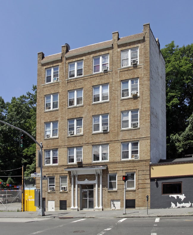 625 S Broadway in Yonkers, NY - Foto de edificio - Building Photo