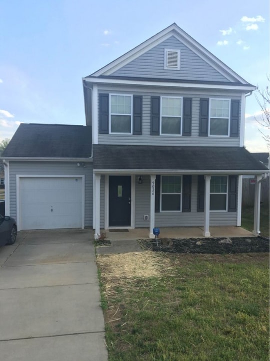 9026 Sharpes Cir in Charlotte, NC - Building Photo