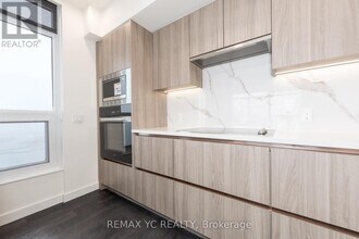 1 Concord Cityplace Wy in Toronto, ON - Building Photo - Building Photo