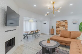 1520 NE 16th Ave in Fort Lauderdale, FL - Foto de edificio - Building Photo