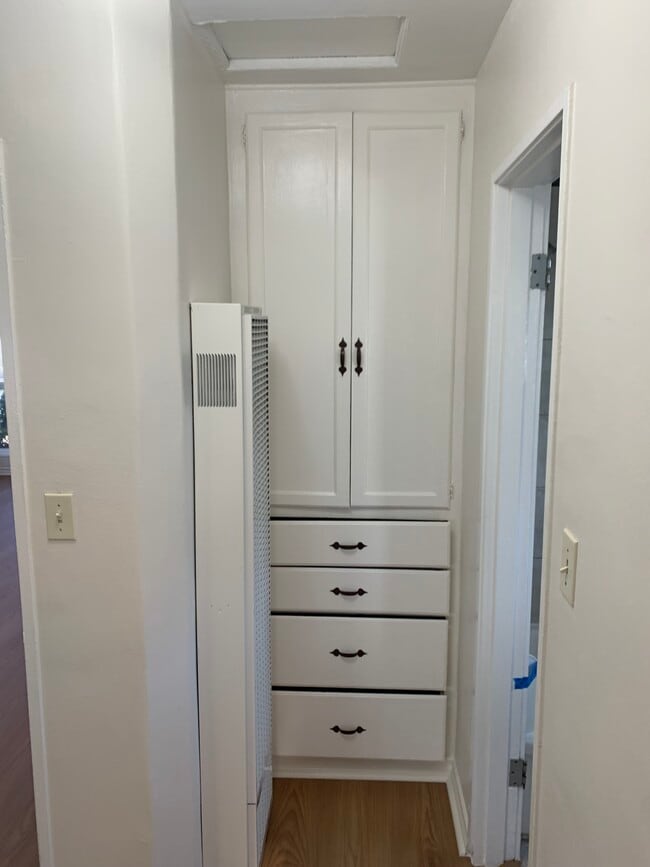 property at 913 W Walnut Ave