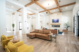 Las Villitas in Edinburg, TX - Foto de edificio - Interior Photo
