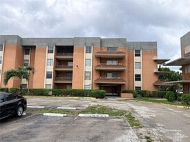17600 NW 68th Ave in Hialeah, FL - Building Photo