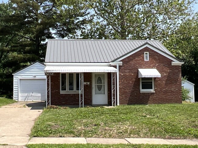 2048 Broadlawn Rd in Dubuque, IA - Building Photo - Building Photo