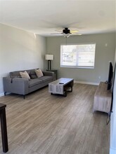 11121 SW 46th St in Miami, FL - Building Photo - Building Photo