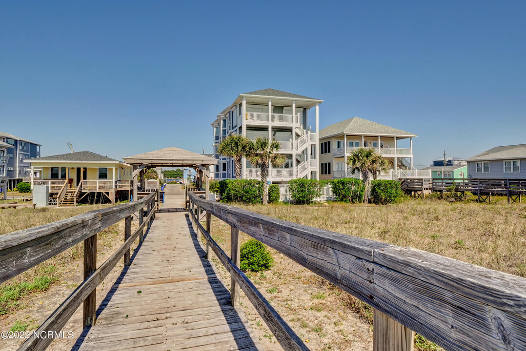 1100 Carolina Beach Ave N in Carolina Beach, NC - Building Photo