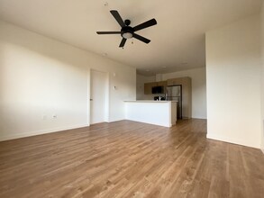 121 12th Ave E, Unit Unit 400 in Seattle, WA - Foto de edificio - Building Photo