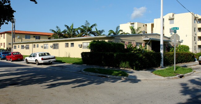 600 SW 10th St in Miami, FL - Building Photo - Building Photo