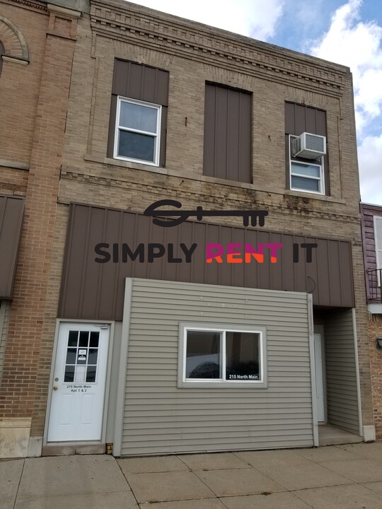 215 N Main St in Roland, IA - Building Photo