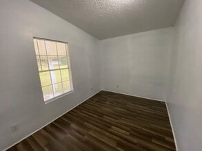 2735 NW 61st Ave in Jennings, FL - Building Photo - Building Photo