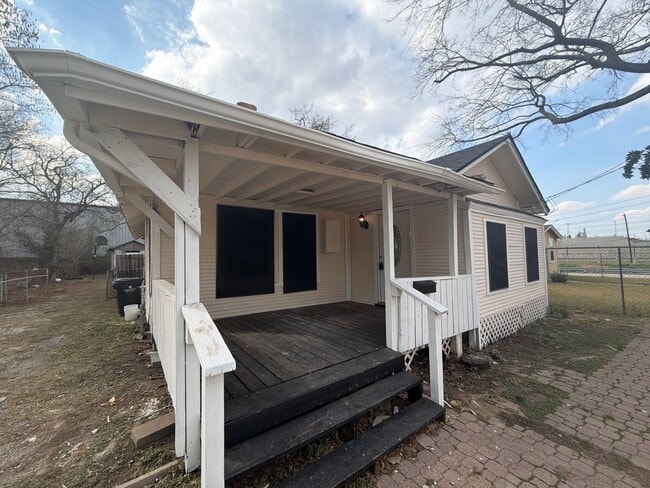 property at 121 N Spooner St