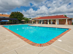 Haygood Halls in Virginia Beach, VA - Building Photo - Building Photo