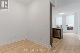 3240 William Coltson Ave in Oakville, ON - Building Photo - Building Photo