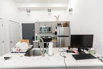 3945 Lancaster Ave, Unit 2A in Philadelphia, PA - Building Photo - Building Photo