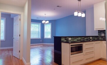 88 Browne St, Unit 2 in Brookline, MA - Building Photo - Building Photo