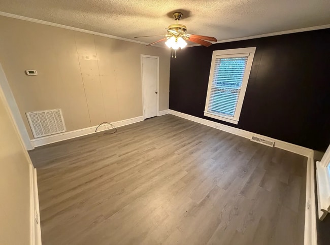 18 N Central Ave in Belmont, NC - Foto de edificio - Building Photo