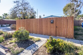 8215 Aura Ave in Los Angeles, CA - Building Photo - Building Photo