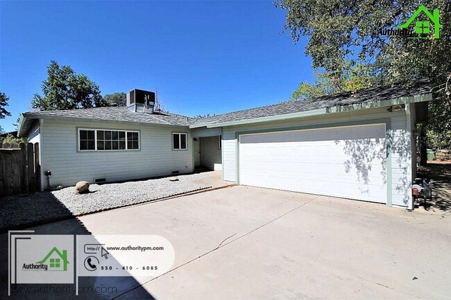 2176 Oxford Rd in Redding, CA - Building Photo - Building Photo