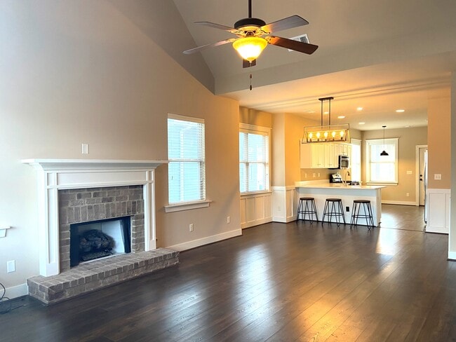 1036 Crawford Ct in Chelsea, AL - Foto de edificio - Building Photo