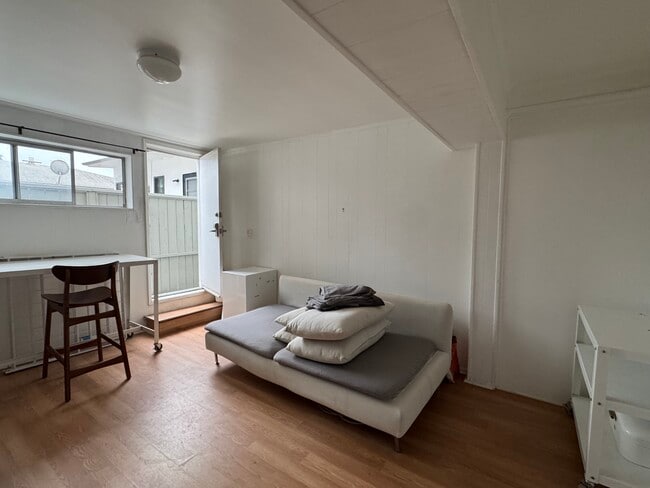 4208 Highland Ave, Unit 4208 REAR