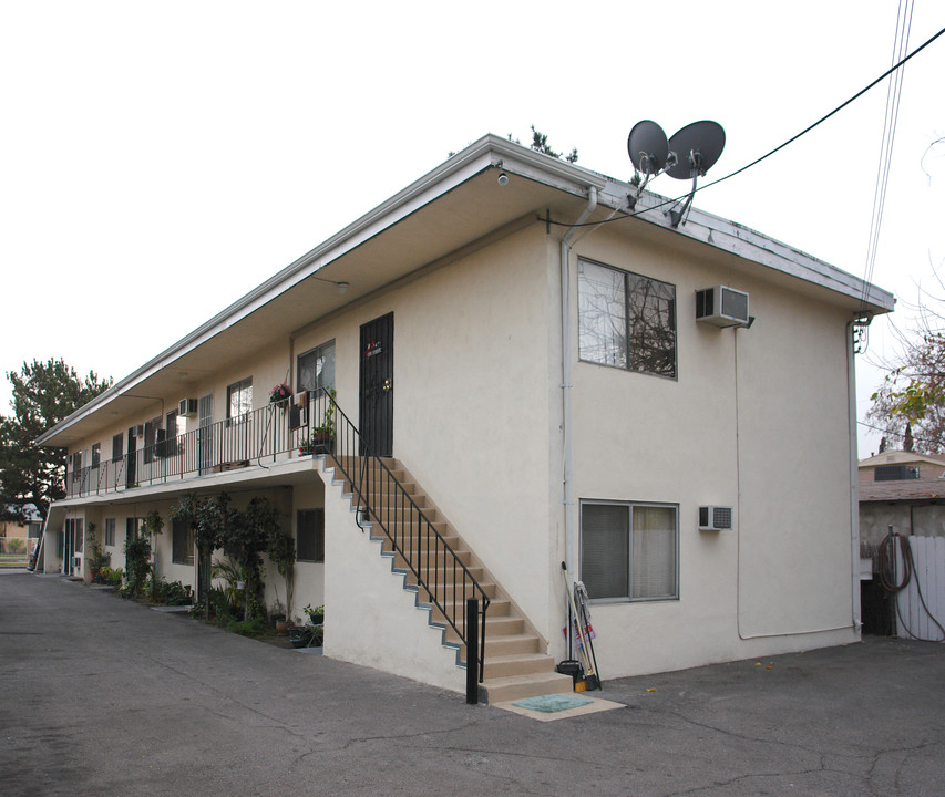 5737 Willowcrest Ave in North Hollywood, CA - Building Photo