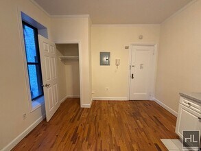 WEST 72 STREET in New York, NY - Building Photo - Building Photo