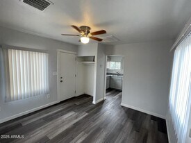 737 S 2nd St in Phoenix, AZ - Building Photo