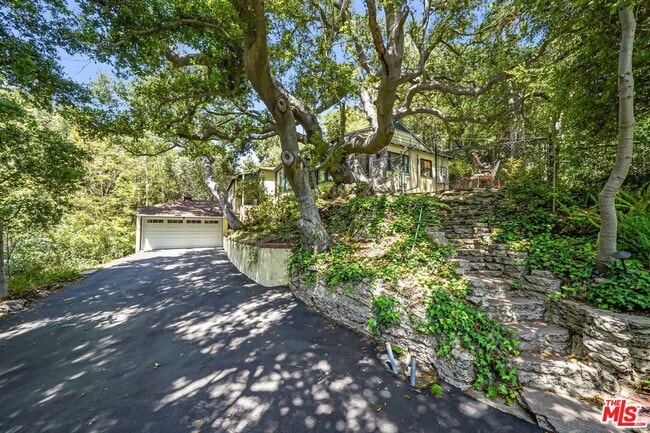 7503 Willow Glen Rd in West Hollywood, CA - Building Photo - Building Photo