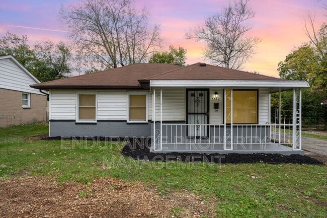 property at 4612 W Hillcrest Ave