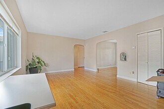 530 SW 10th St, Unit 3B in Miami, FL - Foto de edificio - Building Photo