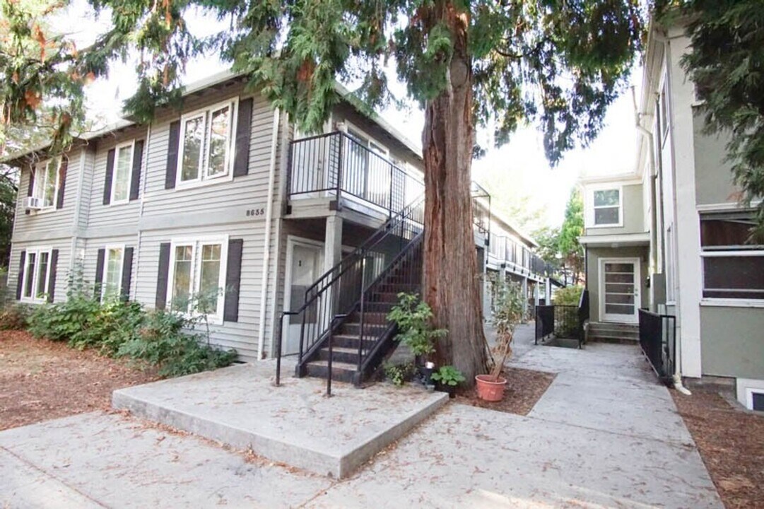 8635 N Leonard St in Portland, OR - Building Photo