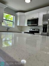 1930 SW 28th St, Unit D in Fort Lauderdale, FL - Building Photo - Building Photo