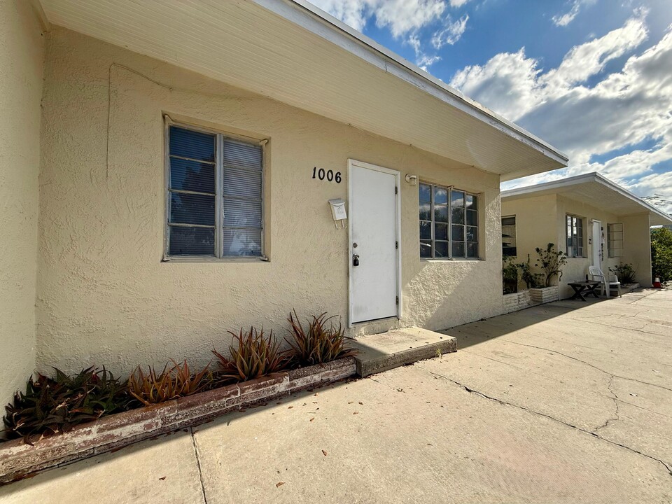 1006 2nd Ave N in Lake Worth Beach, FL - Foto de edificio