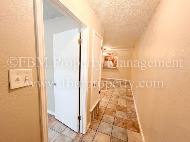 2535 W Sycamore Ave in Corsicana, TX - Building Photo - Building Photo