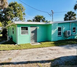 4160 NE Indian River Dr in Jensen Beach, FL - Building Photo - Building Photo