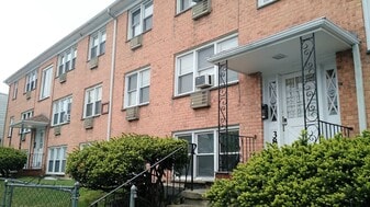 385 Stuyvesant Ave. in Irvington, NJ - Building Photo