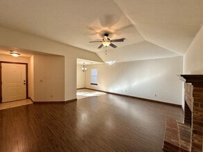 607 Northwest Granite Avenue in Cache, OK - Foto de edificio - Building Photo