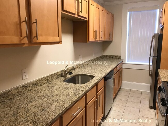 20 Short St, Unit 18 Short Street 3 in Brookline, MA - Foto de edificio - Building Photo