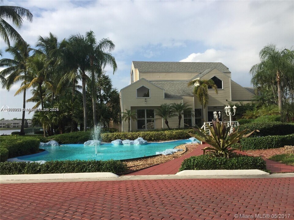 3401 NW 44th St in Lauderdale Lakes, FL - Building Photo