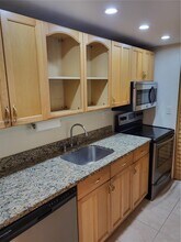 230 Lakeview Dr in Weston, FL - Building Photo - Building Photo