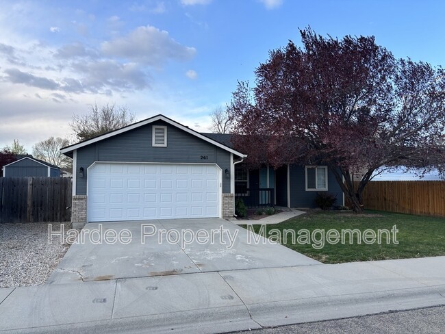 2411 W Baystone Dr in Meridian, ID - Foto de edificio - Building Photo