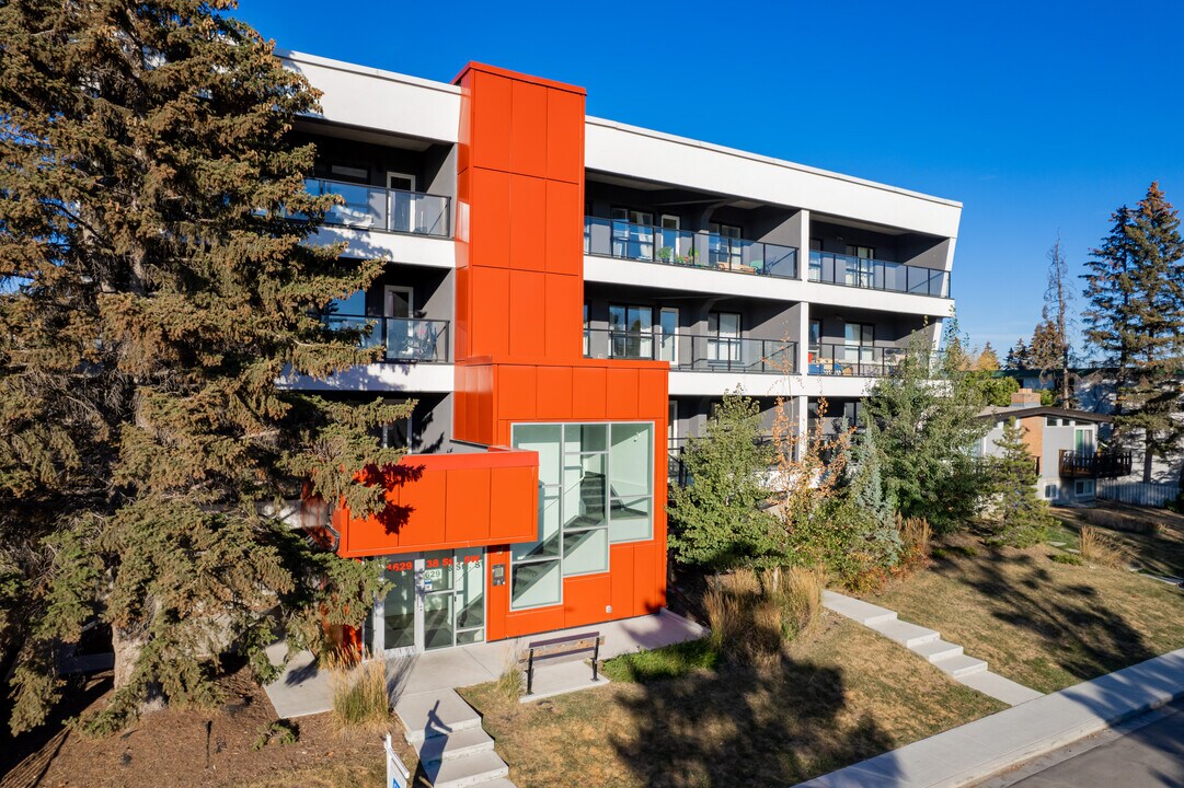 1629 38 St in Calgary, AB - Building Photo