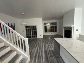2575 N Farwell Ave in Milwaukee, WI - Building Photo - Building Photo
